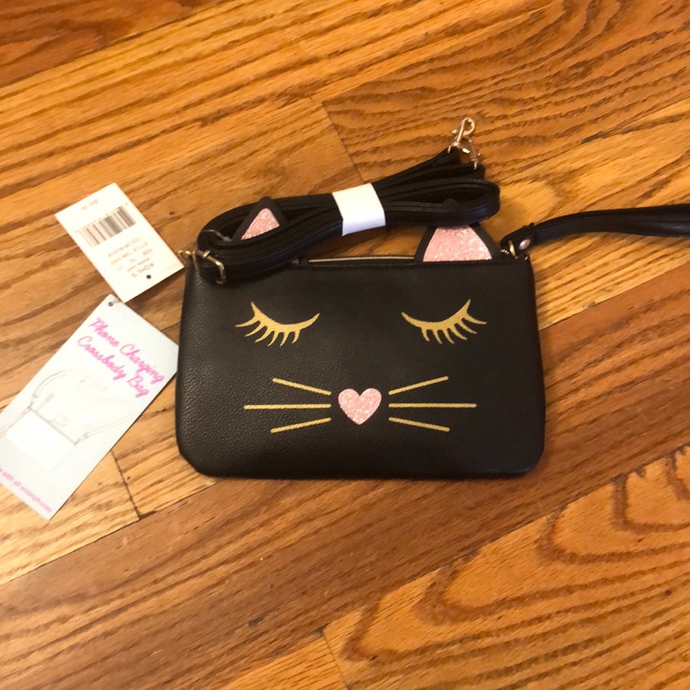 Phone charging crossbody bag